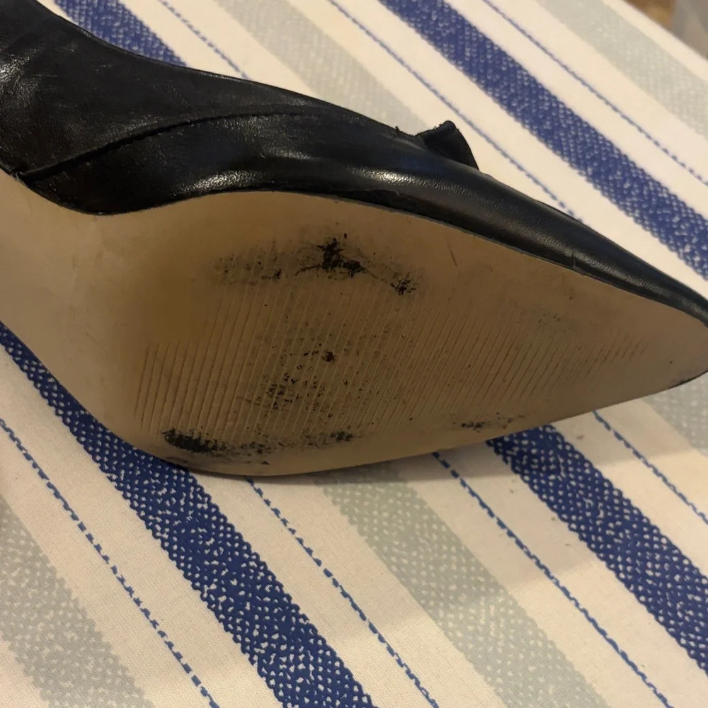 Elegant Talbots Black Leather Women's Pumps - Picture 9 of 12